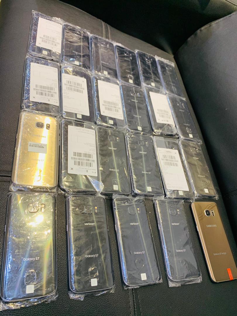 Ventes des iPhones et Samsung bon prix et toc autorise Ventes des iPhones et Samsung bon prix et toc autorise
