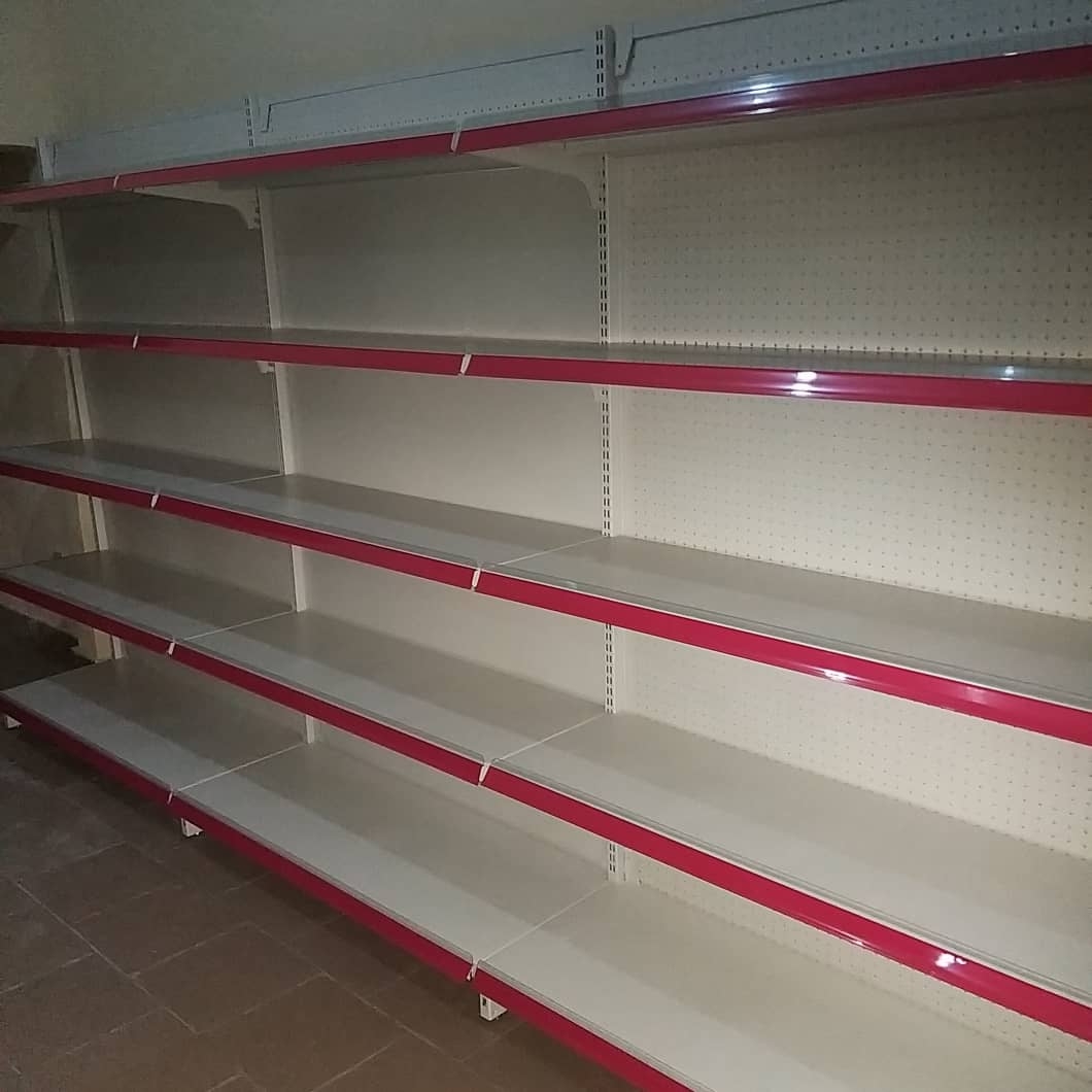 étagères supermarché