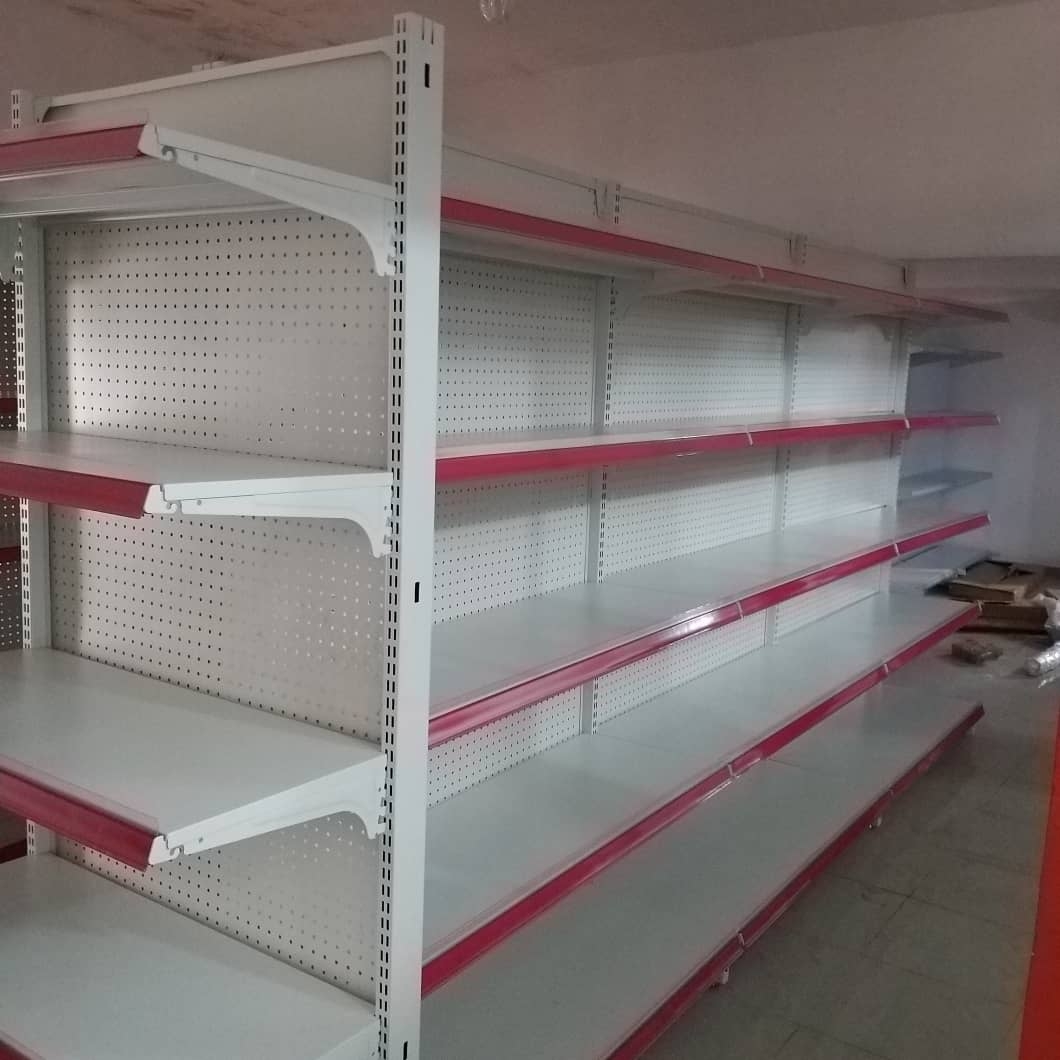 étagères supermarché