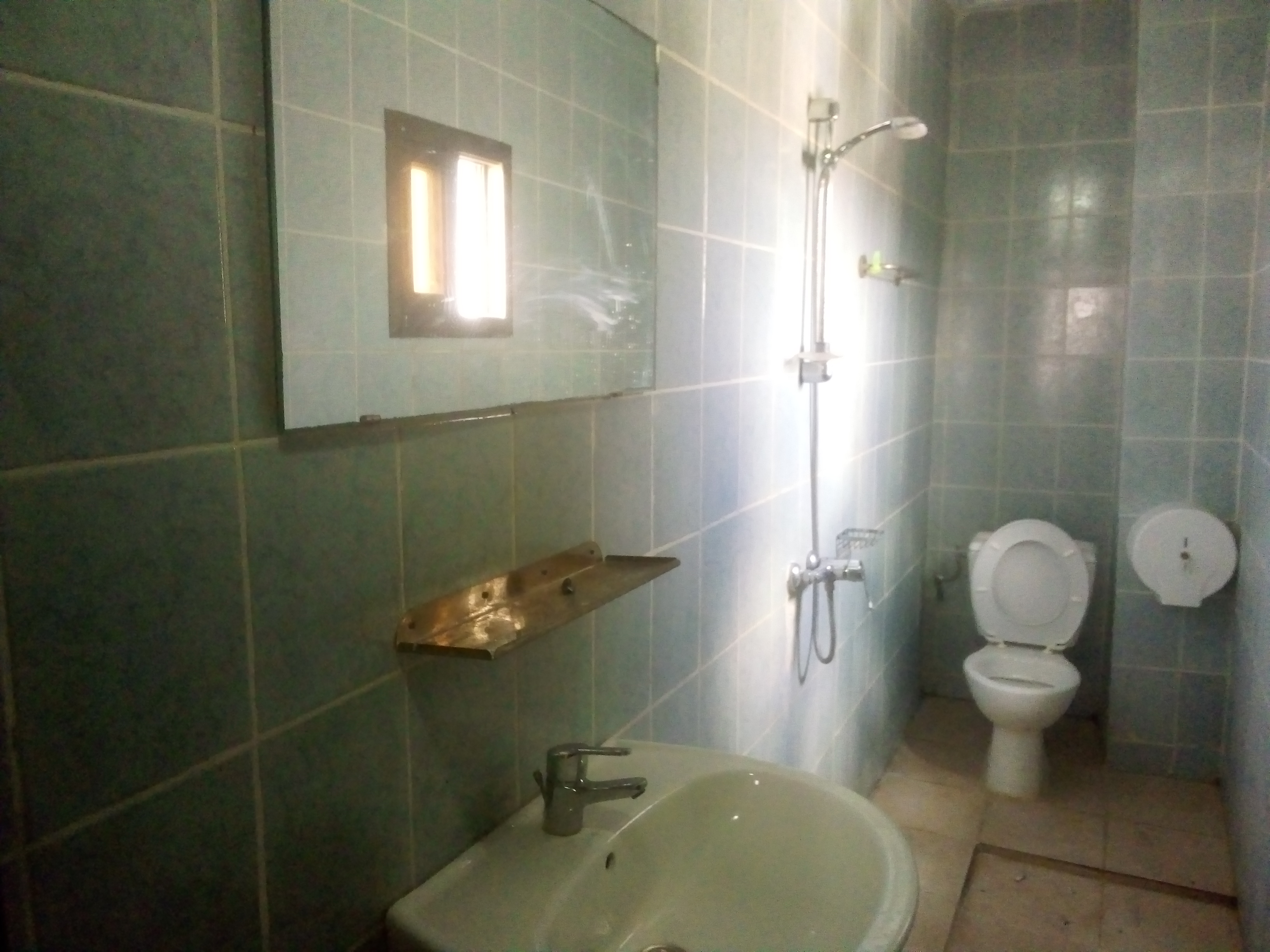 À LOUER APPARTEMENT DE 3 PIÈCES À YOPOUGON AZITO