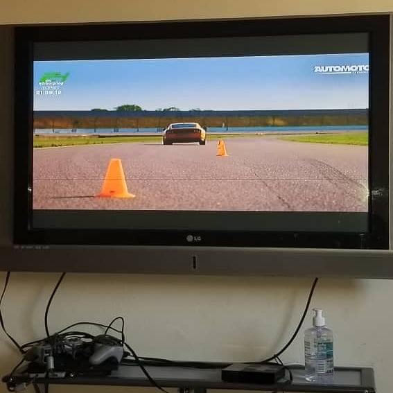 ÉCRAN PLAT DE MARQUE LG, 43 POUCES, LCD.