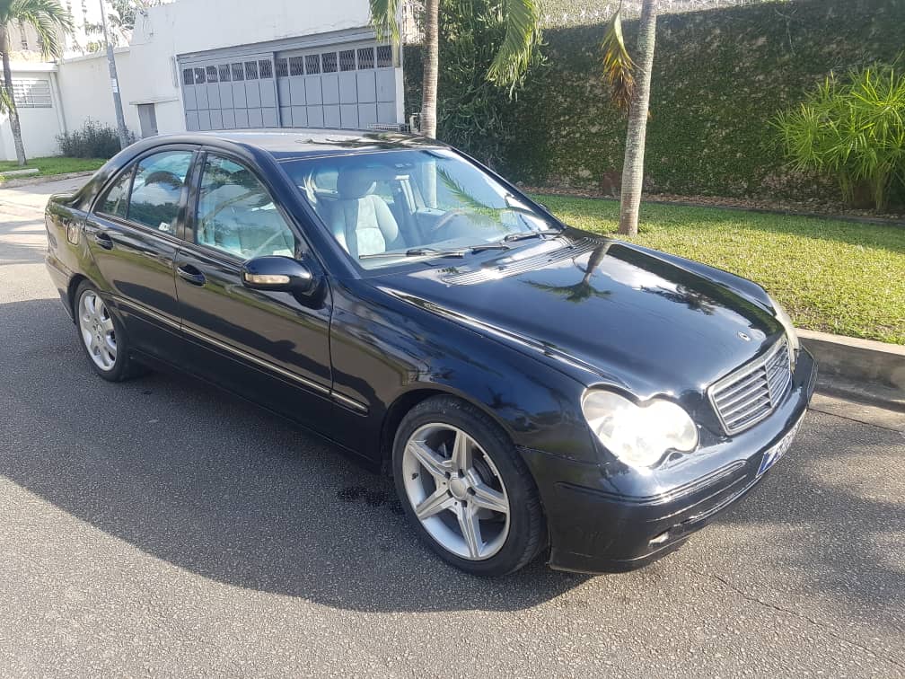 Mercedes C180 maison mère