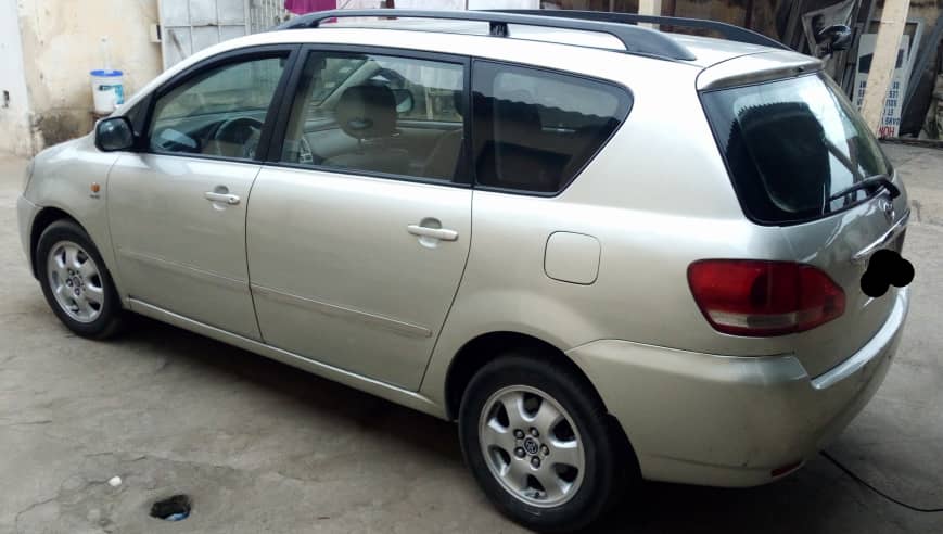 TOYOTA AVENSIS VERSO