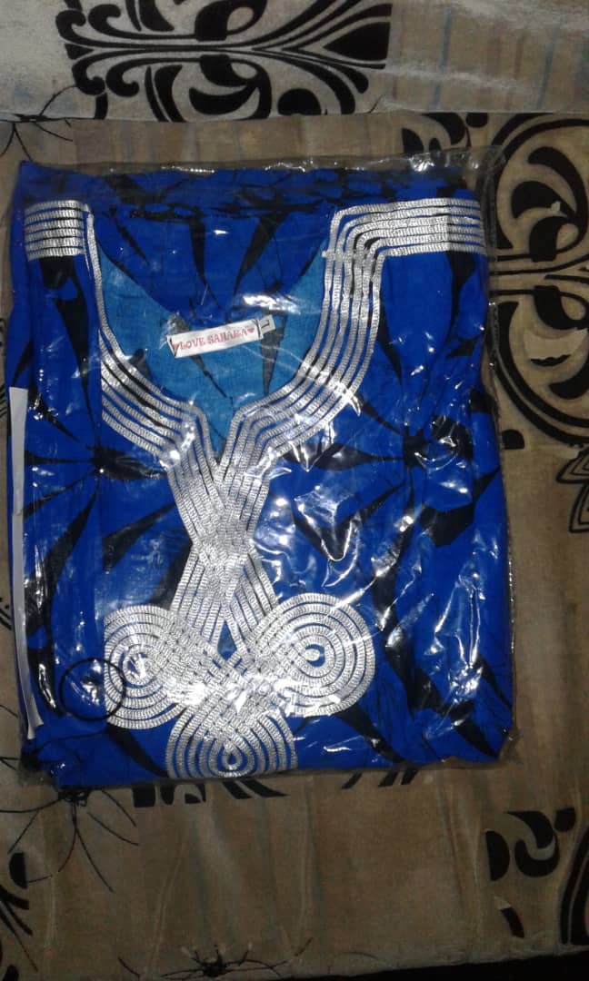 disponible avec foulard à l'école l'intérieur disponible avec foulard à l'école l'intérieur