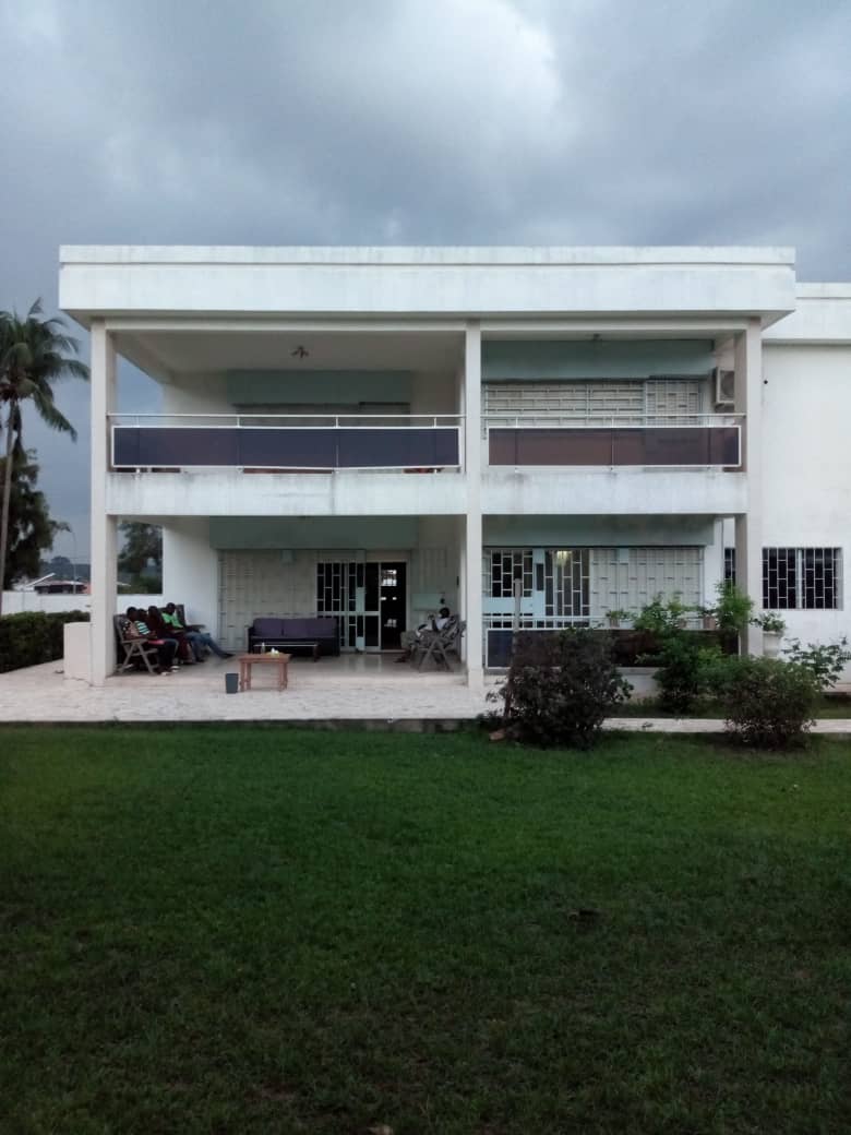 Duplex 6 pièces à yamoussoukro quartier millionnaire Duplex 6 pièces à yamoussoukro quartier millionnaire