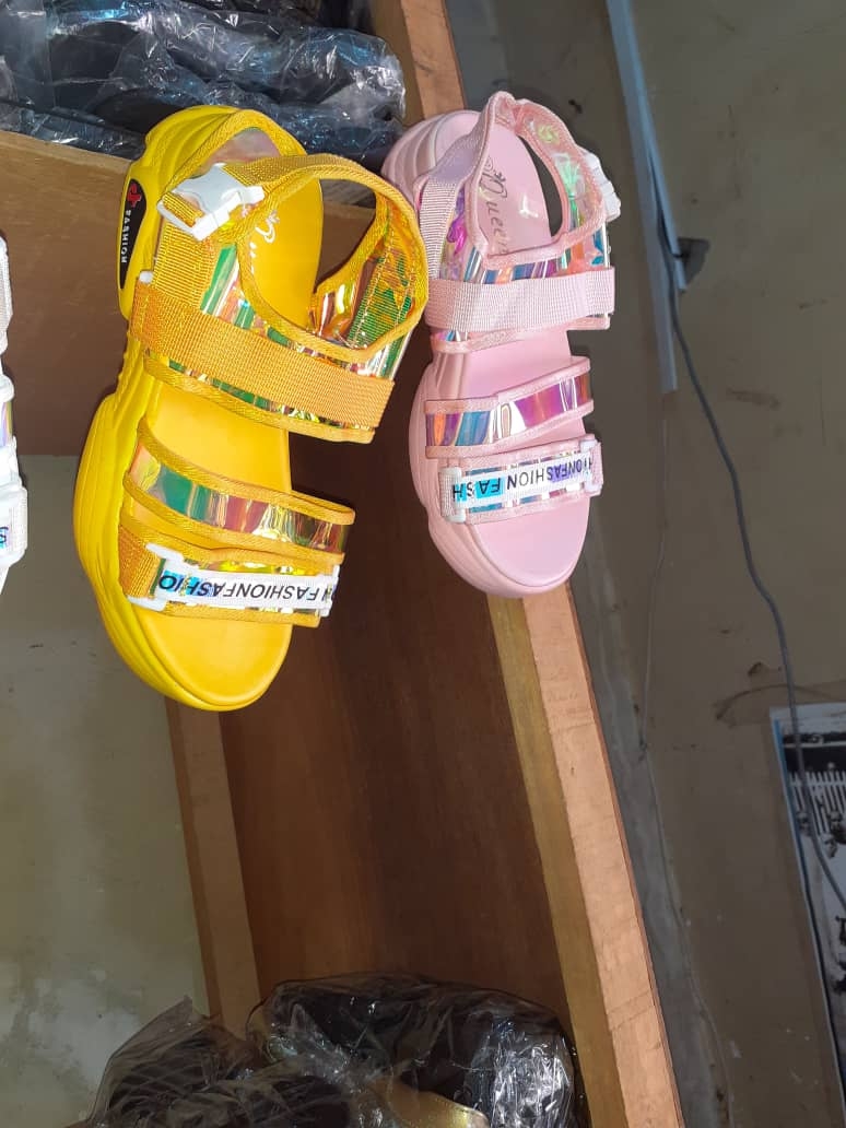 chaussures à vendre