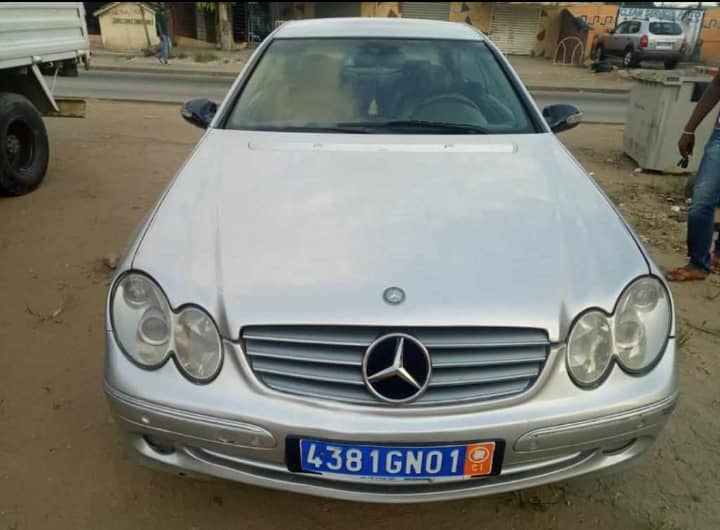 Mercedes clk couleur grise année 2009 en vente