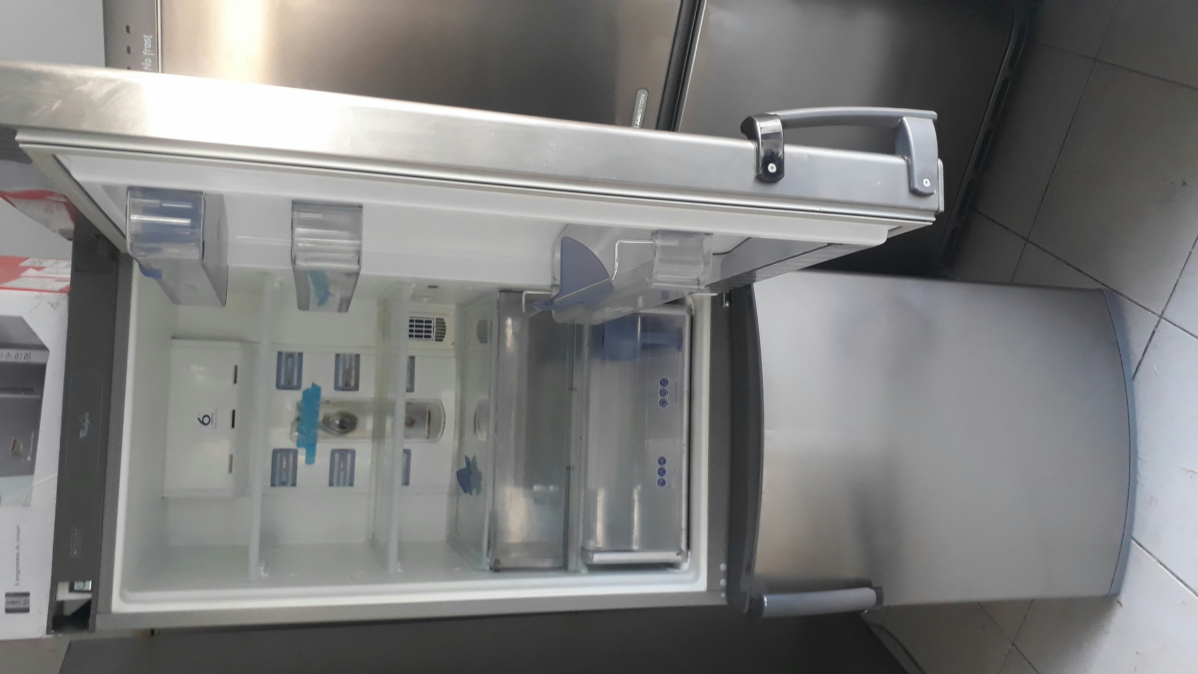 grand frigo combine sont disponible tres bon eta ak ay prix you