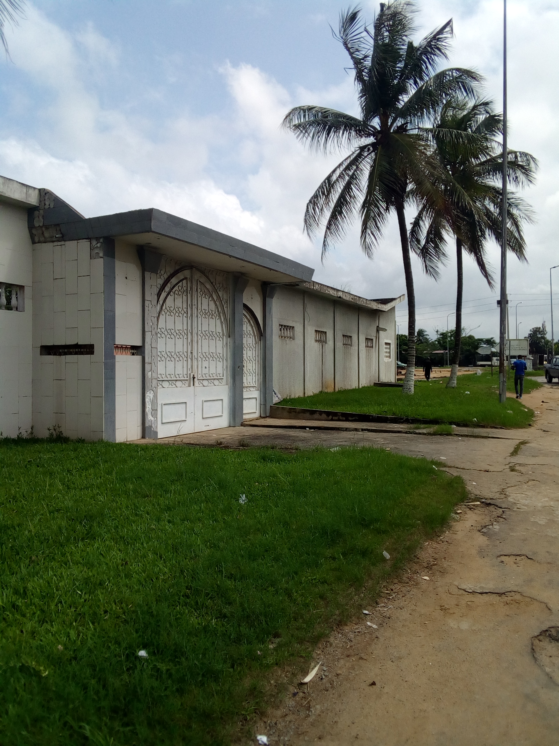 Terrain commercial a la riviera Golf 4