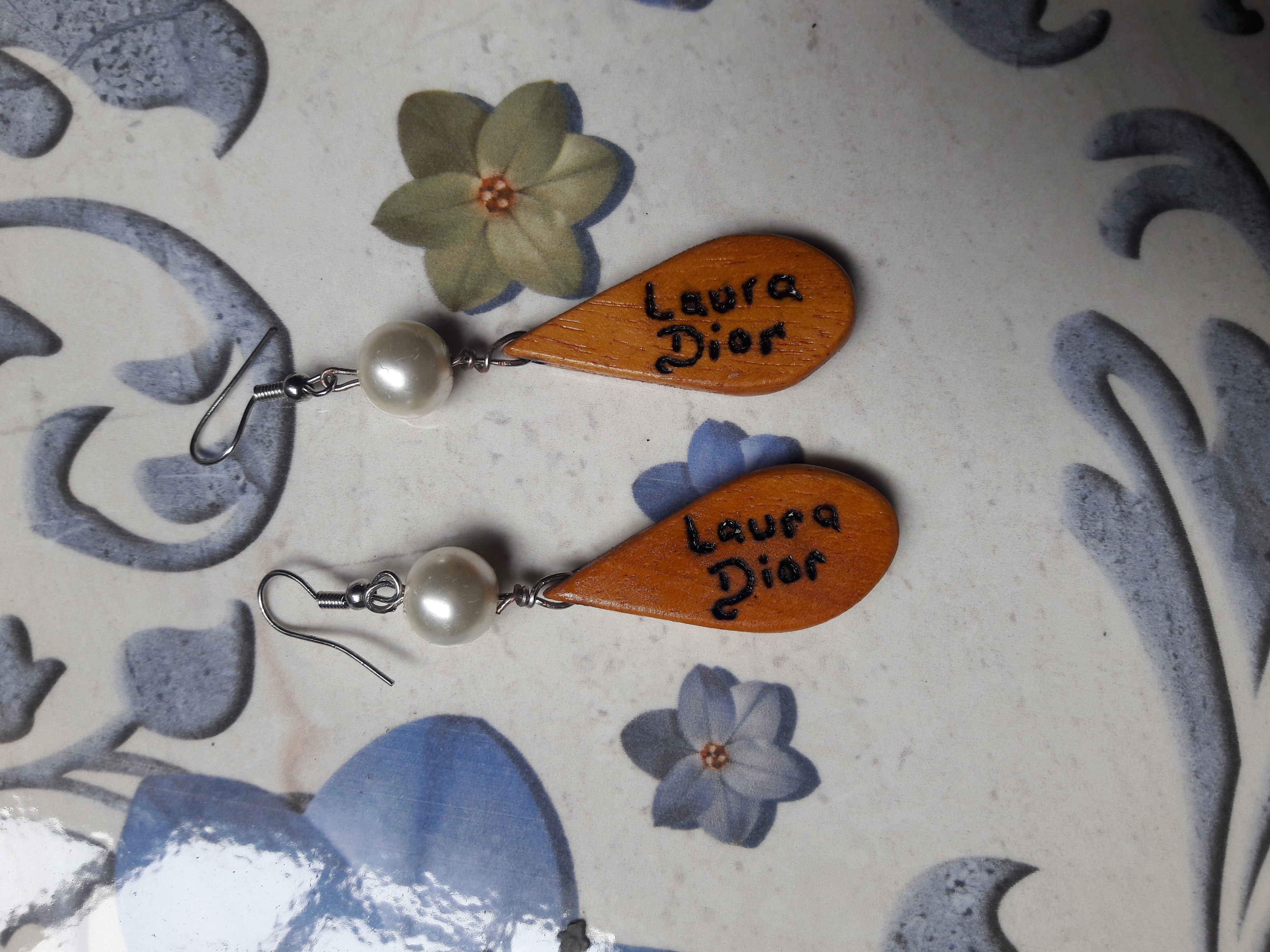 boucles d'oreil en bois vernis boucles d'oreil en bois vernis