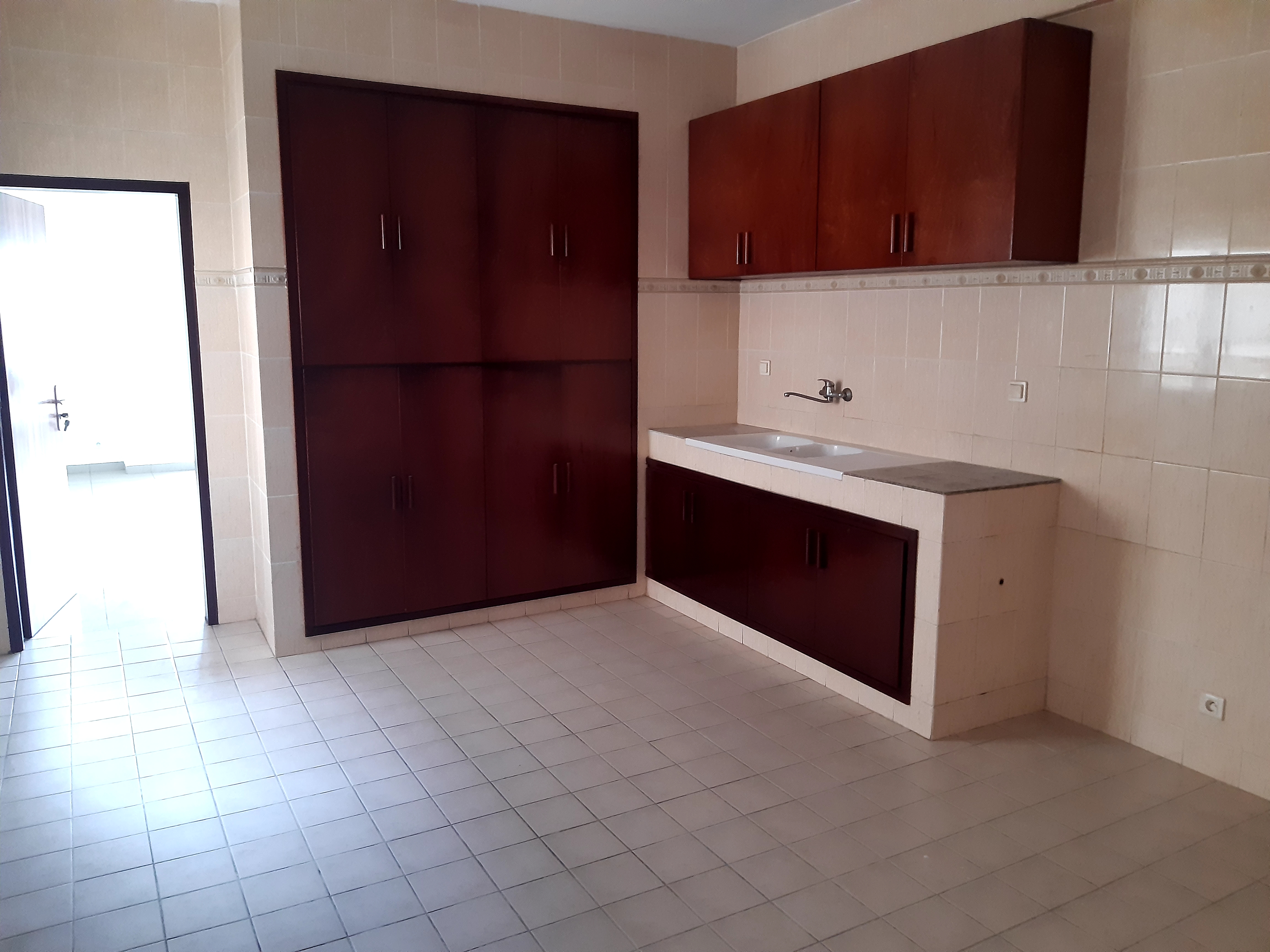 LOCATION D UN APPARTEMENT AVEC PISCINE ET PARKING INTÉRIEUR MARCORY RESIDENTIEL