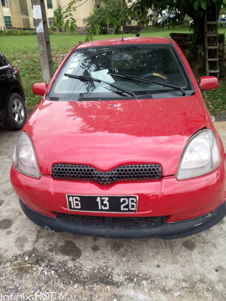 TOYOTA YARIS 2002