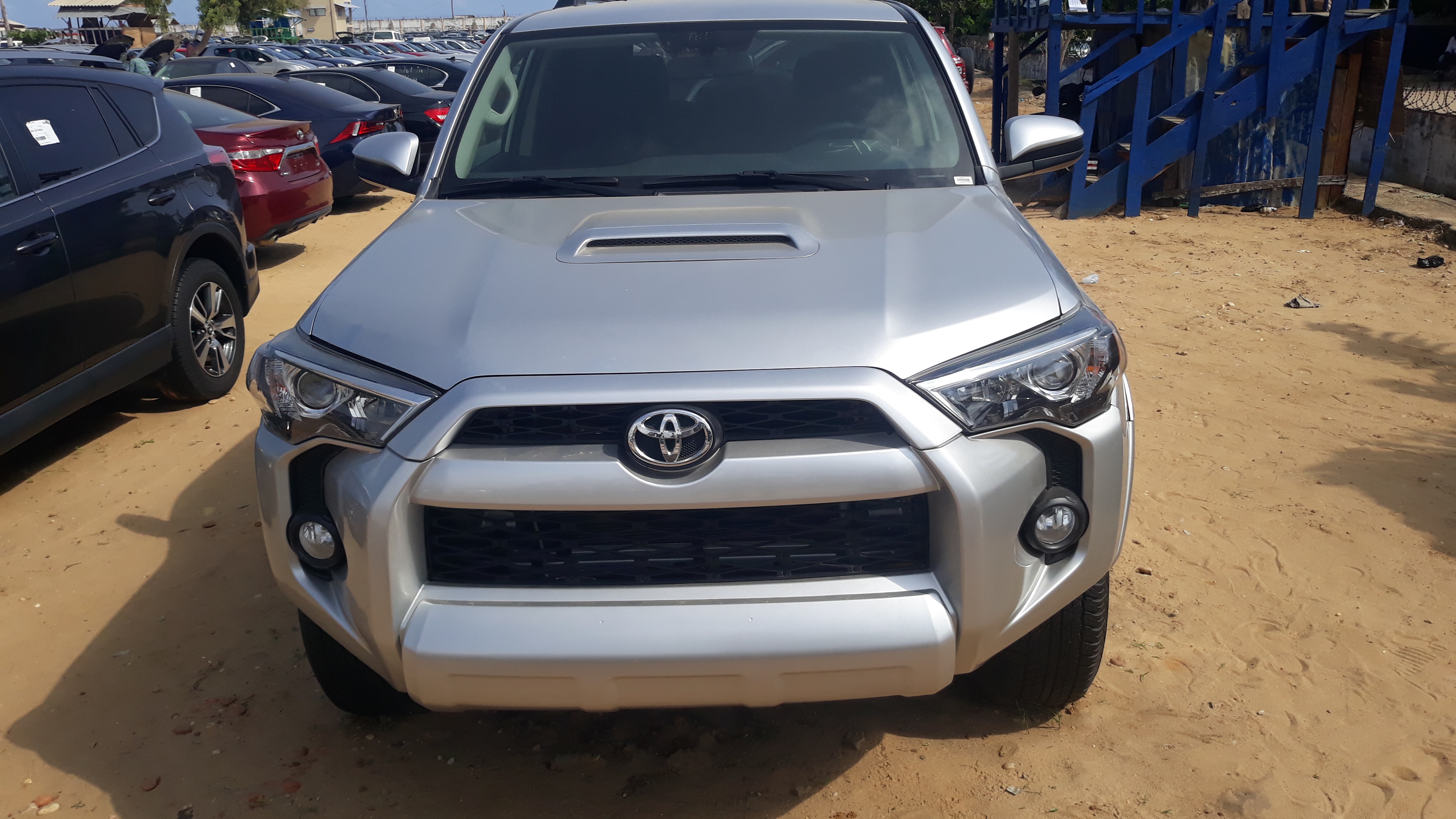 la ste TRANS-LAND VENTE de véhicules d'occasions au Bénin  4runner