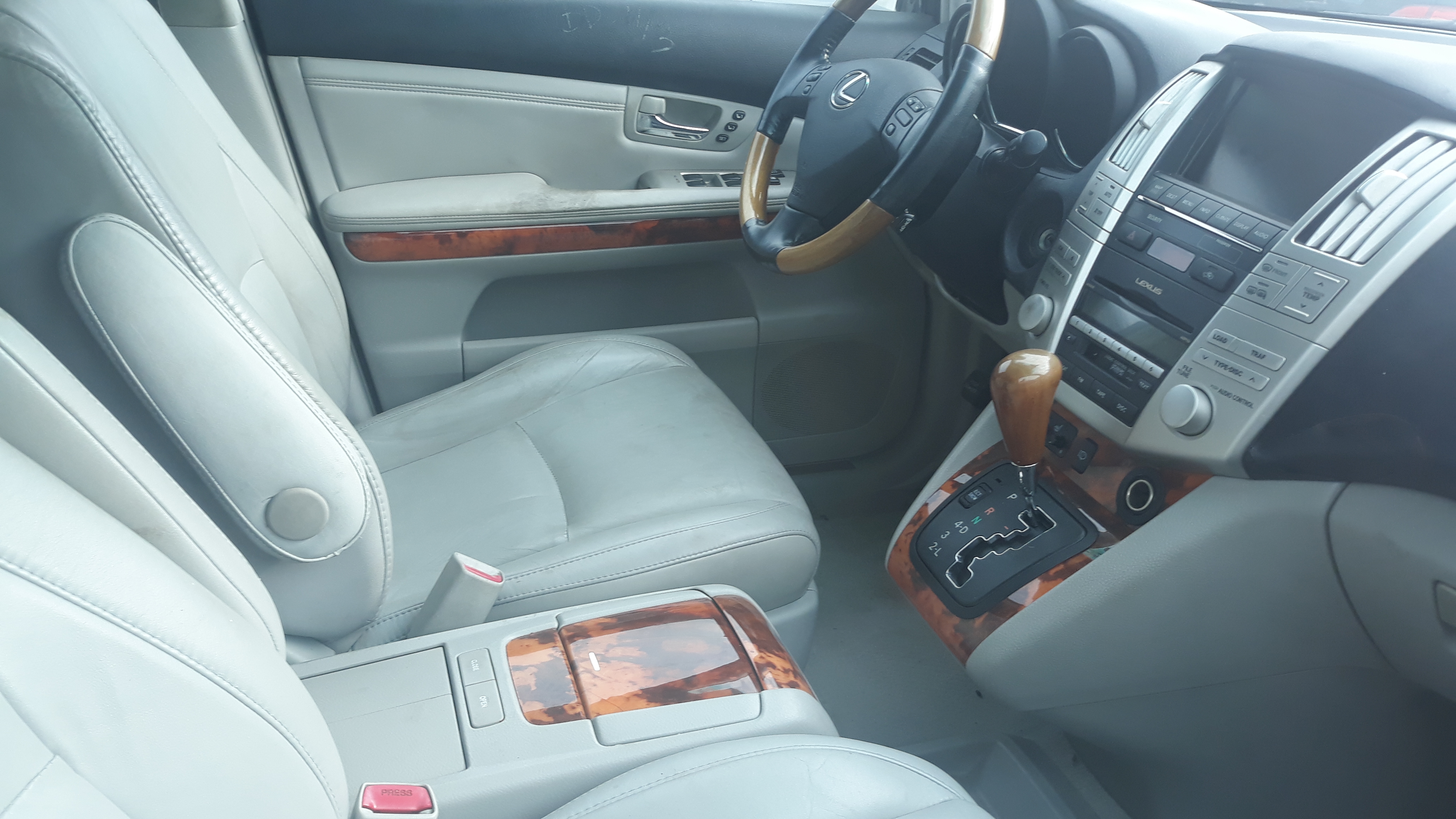 la ste TRANS-LAND VENTE de véhicules d'occasions au Bénin  lexus rx350