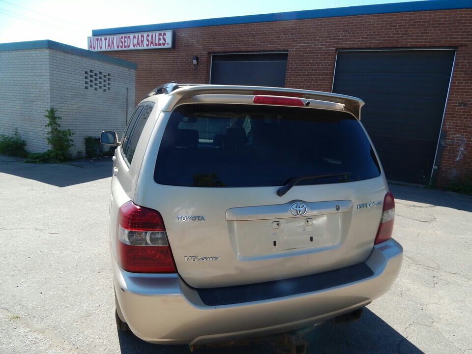 2007 Toyota Highlander 4WD limited 7-Passenger lAutomatique essence ⛽     💵💴💴 5 millions  de Fcfa HORS DOUANE jusqu’au port