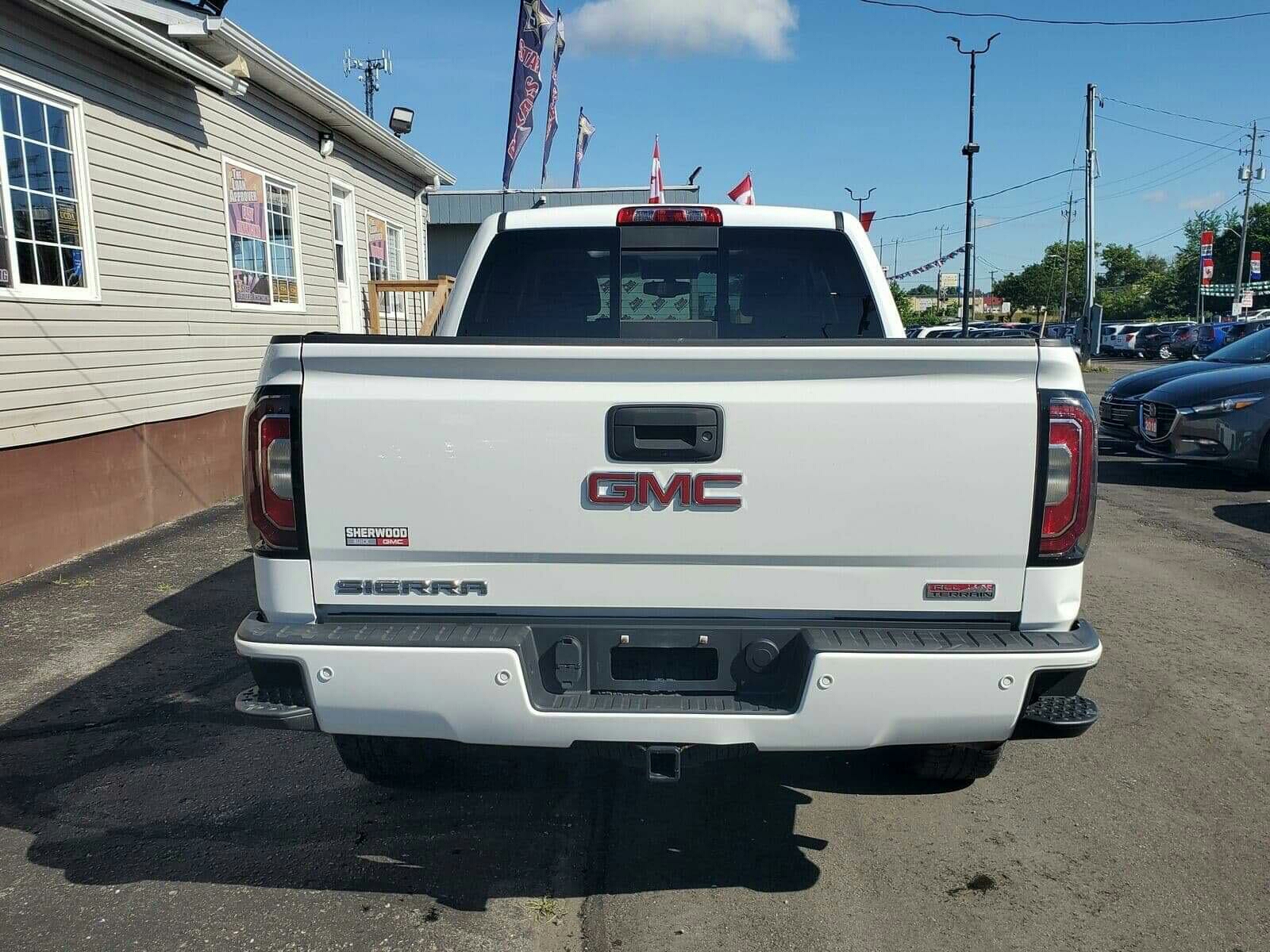 🔥🔥🔥*EID SPECIAL*🔥🔥🔥2016 GMC SIERRA TOIT OUVRANTCUIRAUTOMATIQUE V8 5.4 L*11.9 millions fcfa  jusqu’au port*
