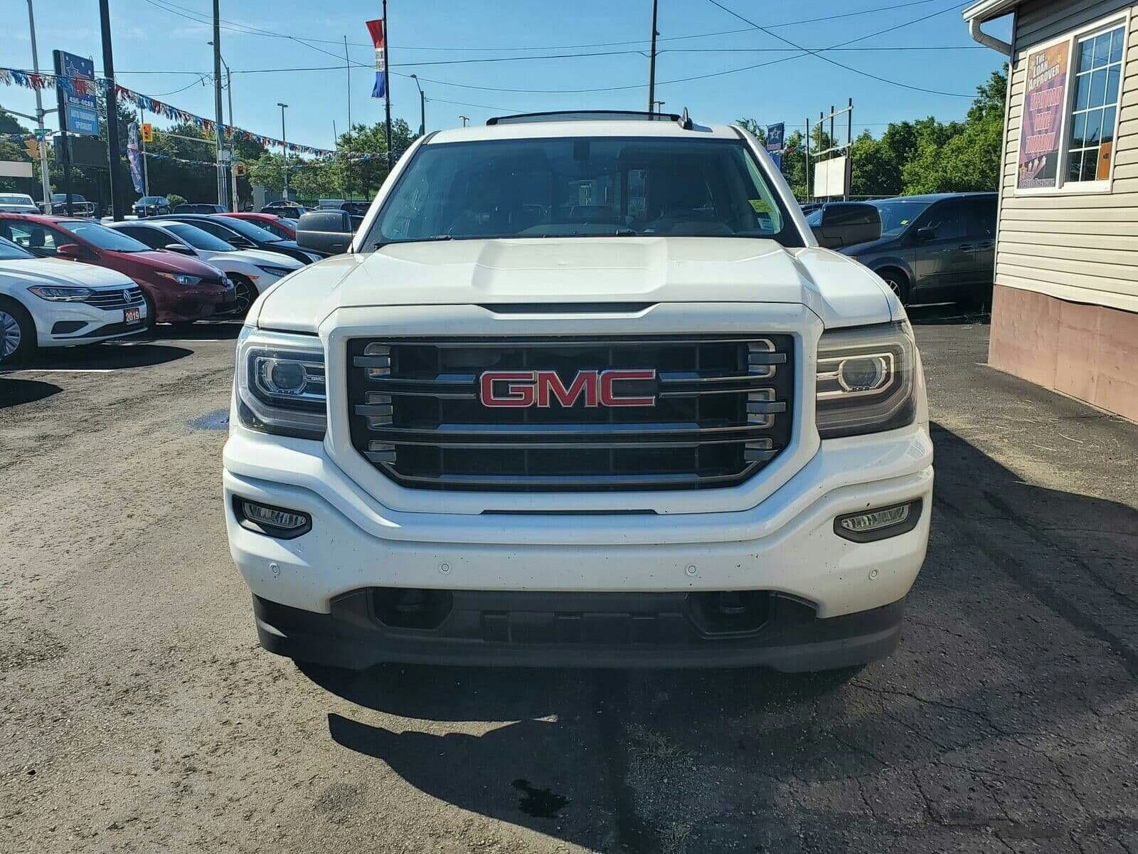 🔥🔥🔥*EID SPECIAL*🔥🔥🔥2016 GMC SIERRA TOIT OUVRANTCUIRAUTOMATIQUE V8 5.4 L*11.9 millions fcfa  jusqu’au port*