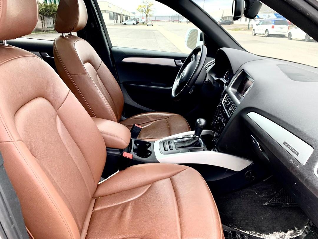 Audi Q5 premium plus année 2012 full options grand écran intérieur cuire toit panoramique déjà dédouaner