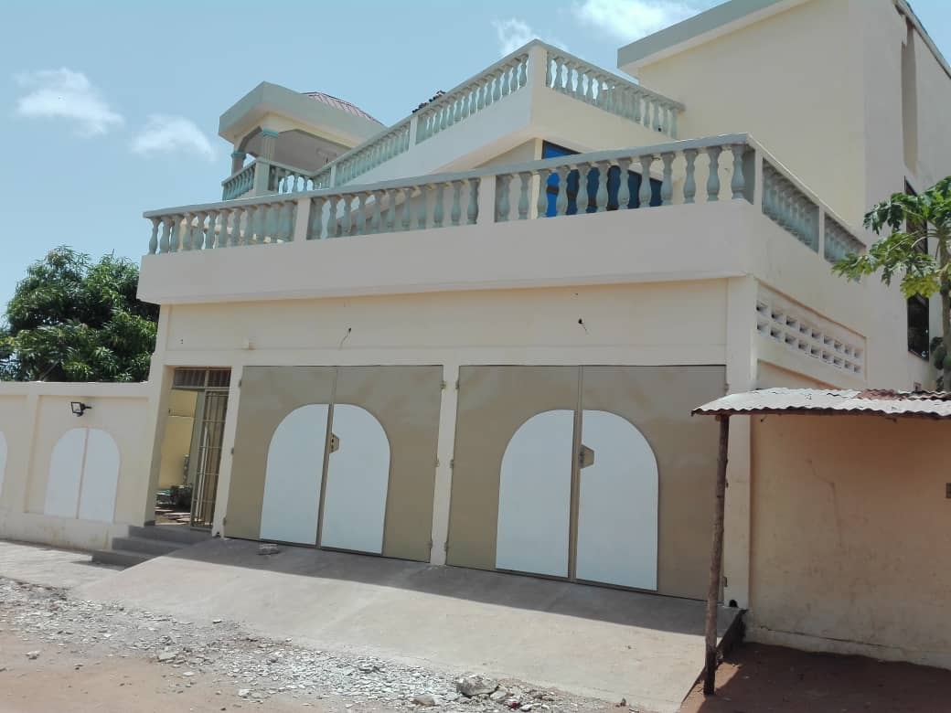 location d'une villa nickel 06 chambres dans la zone de l'aéroport de Lomé- togo
