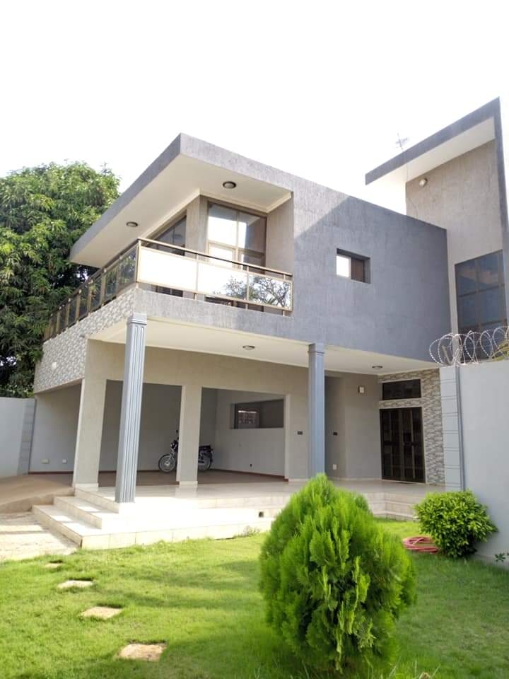 location Villa 4 Chambres Salon Avec Leurs Salles D'eau A hedzranawoe Lomé-Togo