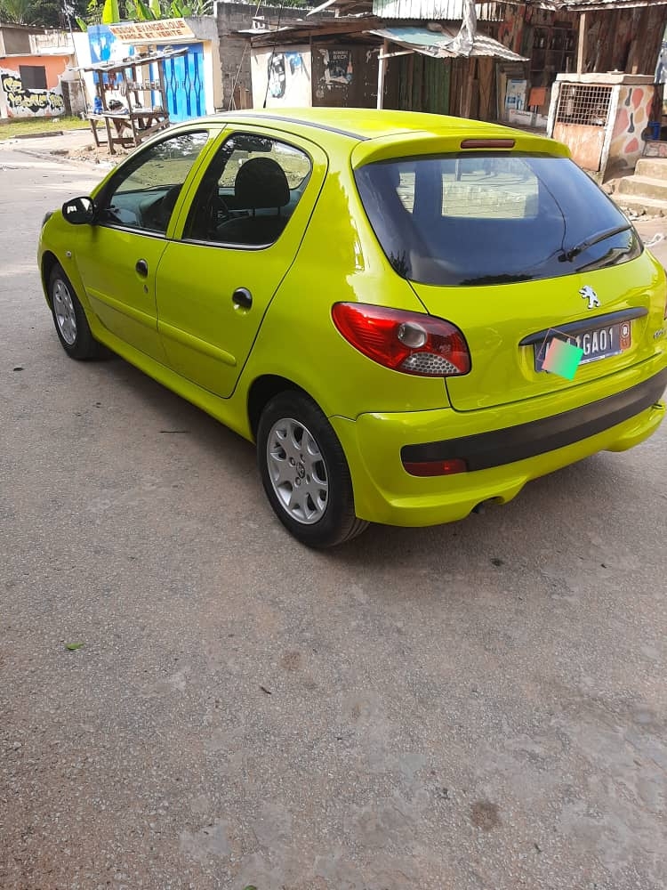 PEUGEOT 206+