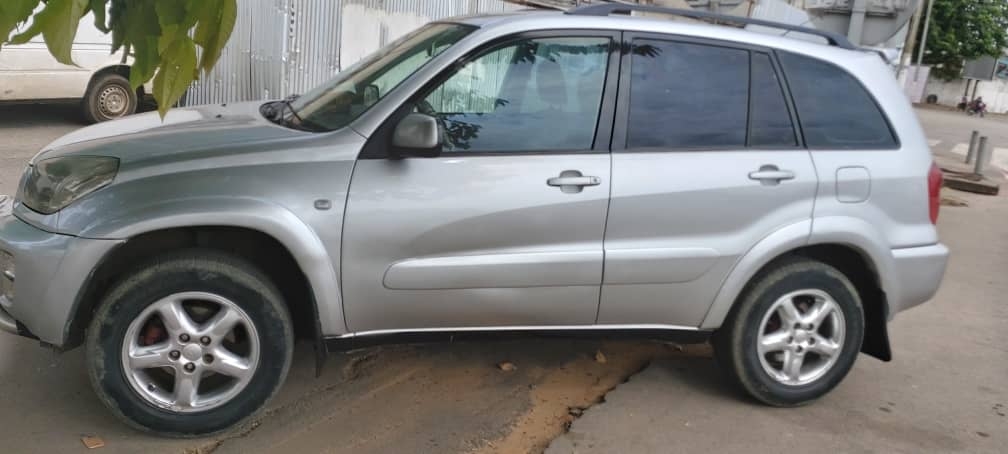 TOYOTA RAV4 INTERMÉDIAIRE