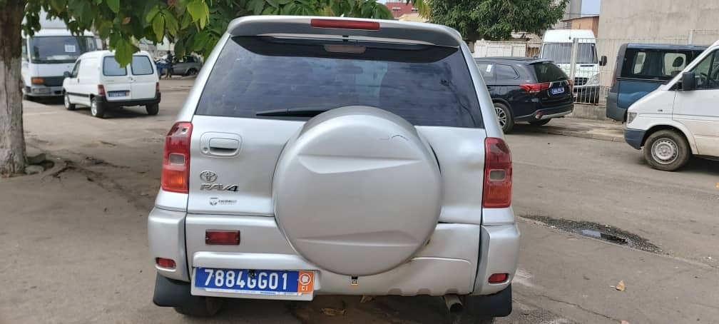 TOYOTA RAV4 INTERMÉDIAIRE