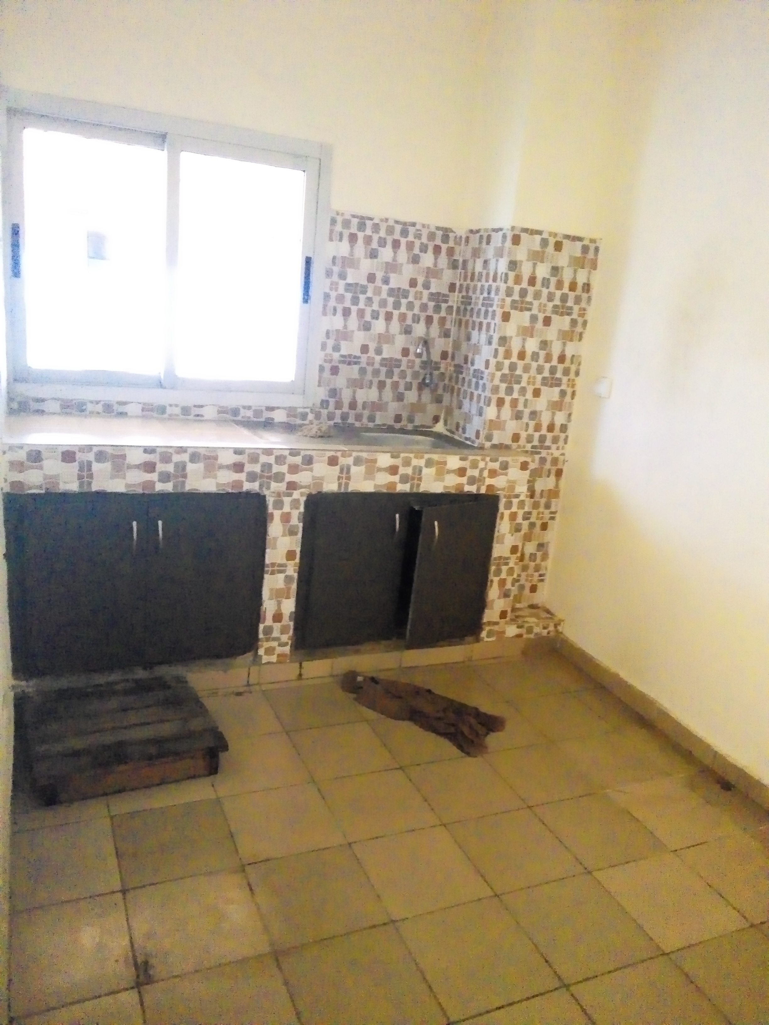 3pieces en location.a Cocody Riviera plamerais st viateur.