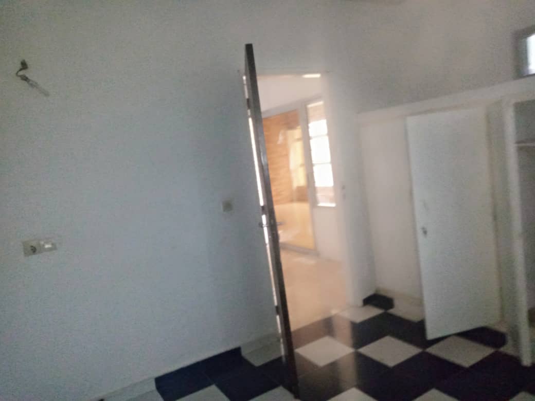 EN VENTE D'UNE VILLA BASSE DE 3 PIÈCES À LA RIVIERA NON LOIN DU 3PONT