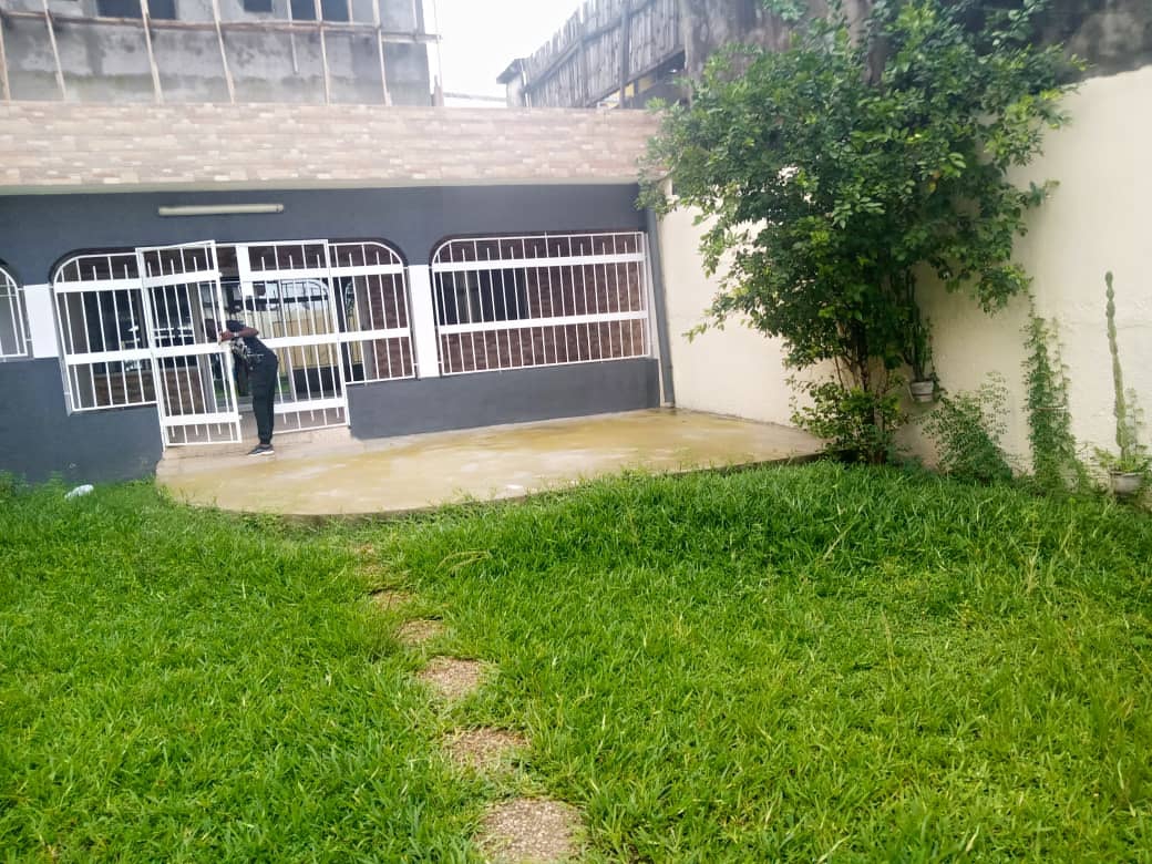 EN VENTE D'UNE VILLA BASSE DE 3 PIÈCES À LA RIVIERA NON LOIN DU 3PONT