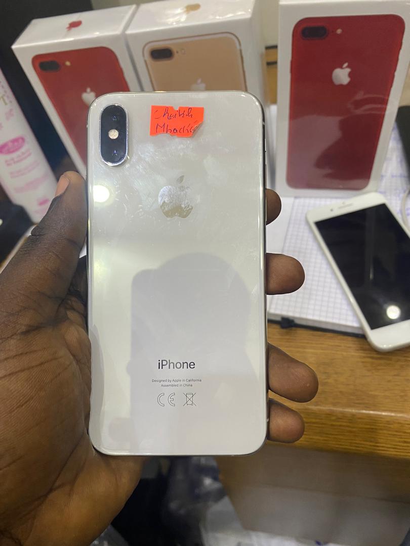 IPhone X 64Go venant