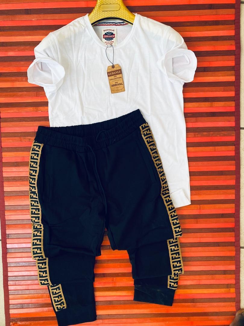 T-shirts et jogging