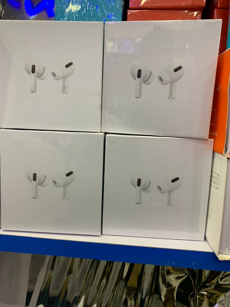 Apple Apple