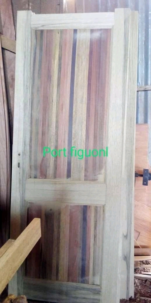 fenêtre et porte figuonl et lit