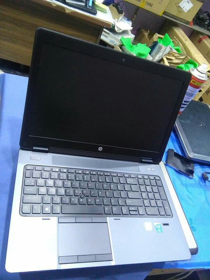 HP CORE  i7 WORKSTATION ZBOOK 15  ROBUSTE 1TO/16GB RAM/PROC 2,70GHZ/ECRAN15, 6"/DEDIER 2GB NVIDIA/ BATTERIE 4H ROM 1000GB RAM 16GB PROC INTEL CORE I7  2,81GHZ  2,80GHZ ghz DISPONIBLE YAOUNDÉ MENDONG