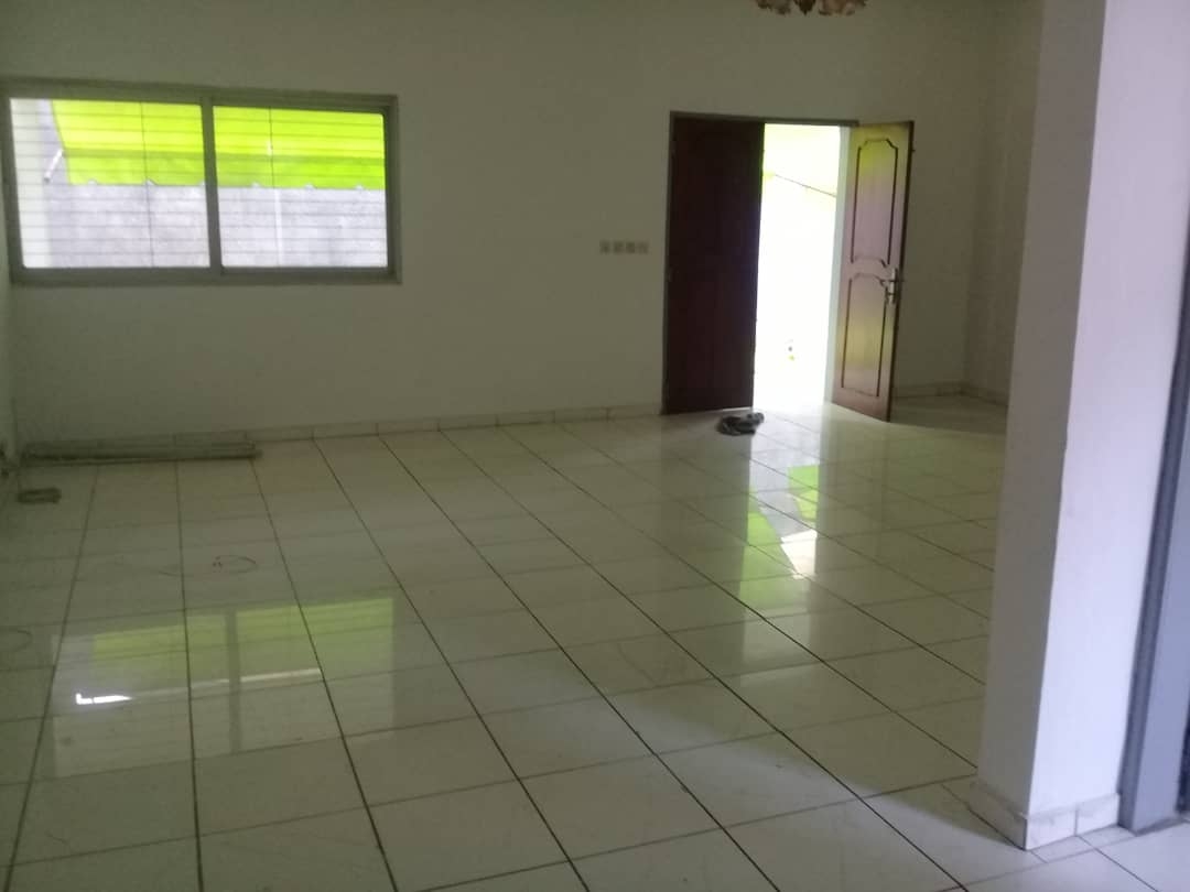 villa basse 4 pieces plus 2 dépendances a louer