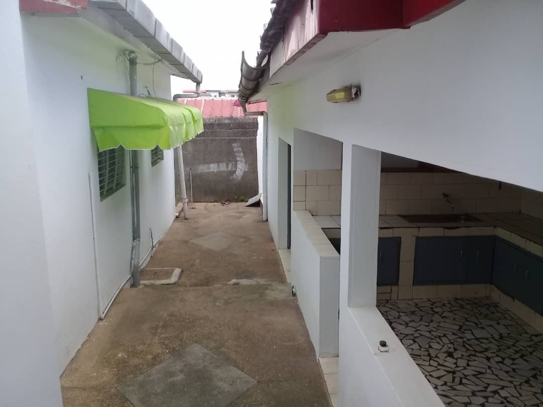 villa basse 4 pieces plus 2 dépendances a louer