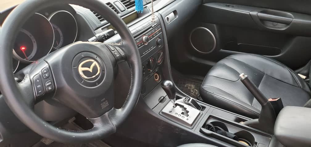 Mazda coupé automatique HL