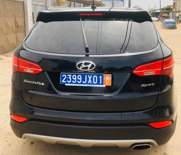 UNE HYUNDAI MODÈLE SANTAFE UNE HYUNDAI MODÈLE SANTAFE
