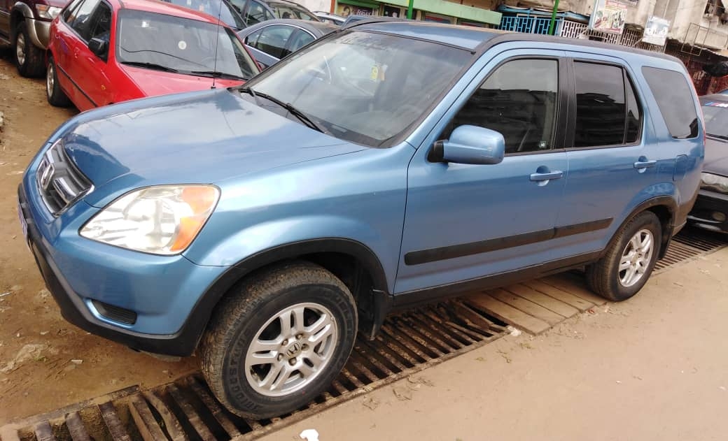 UNE HONDA CRV2 BOITE AUTOMATIQUE UNE HONDA CRV2 BOITE AUTOMATIQUE