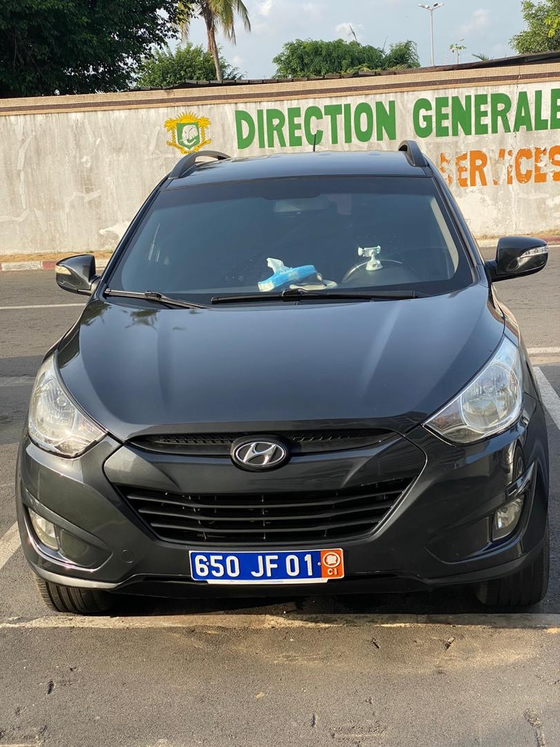 UNE HYUNDAI X35 UNE HYUNDAI X35