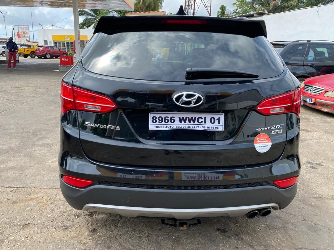 UNE HYUNDAI SANTAFE 2017 BOITE AUTOMATIQUE UNE HYUNDAI SANTAFE 2017 BOITE AUTOMATIQUE