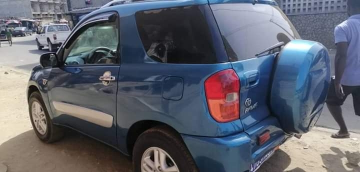 UNE RAV4 TROIS PORTIÈRES , IMPECCABLE