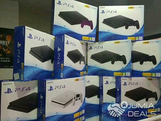 Nouvelle console ps4slim avec fifa20 et pes 20