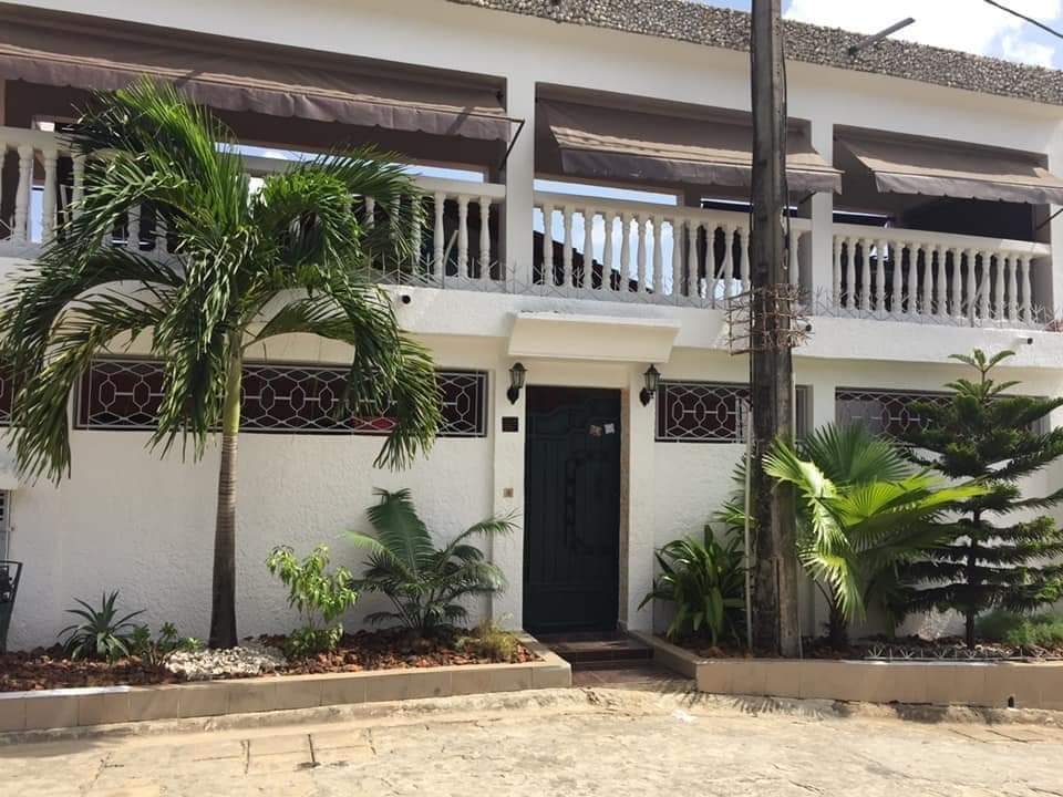 villa basse 4 pieces plus 2 dépendances