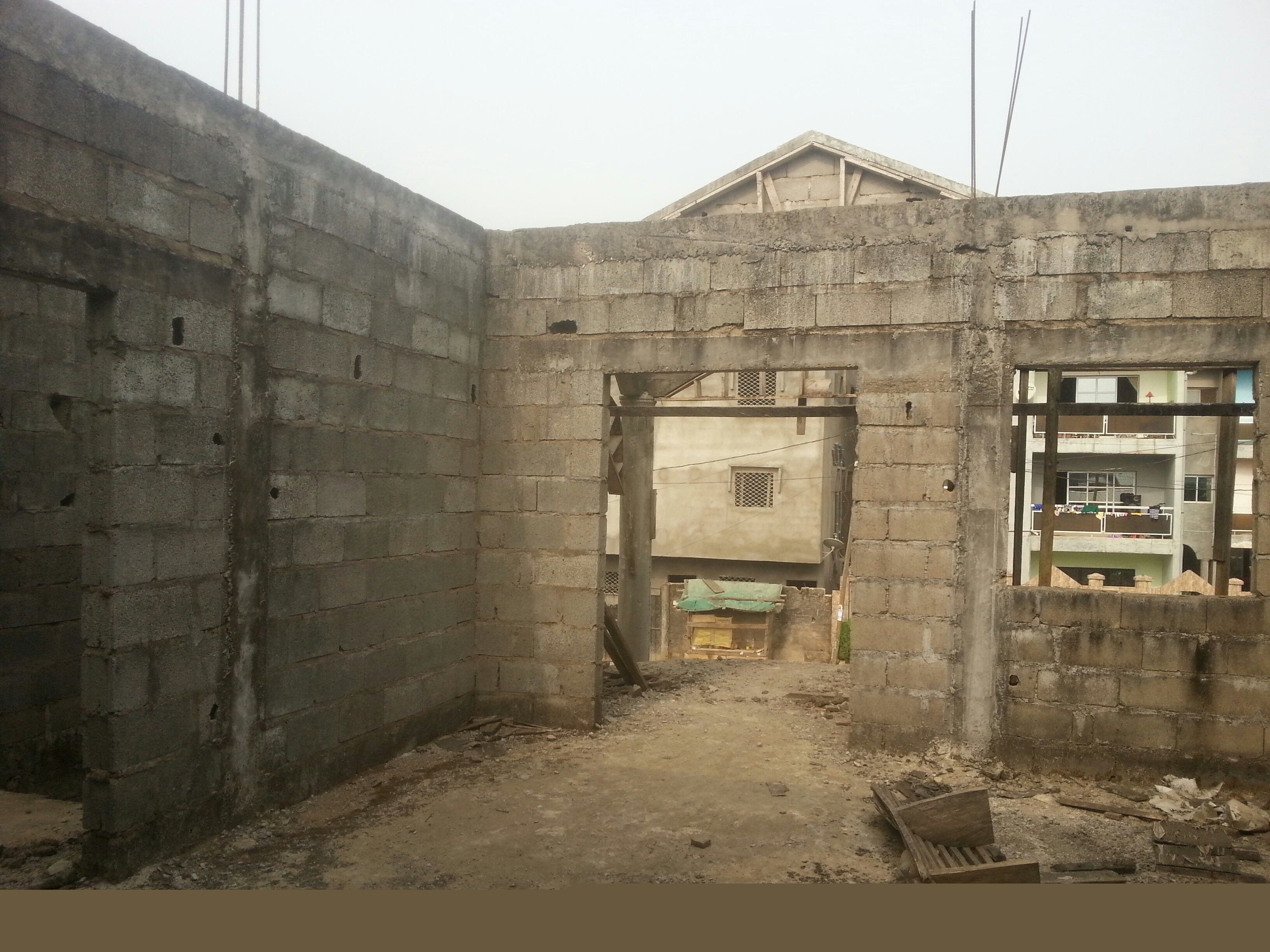 Duplex inachevé à vendre à DOUALA Cameroun