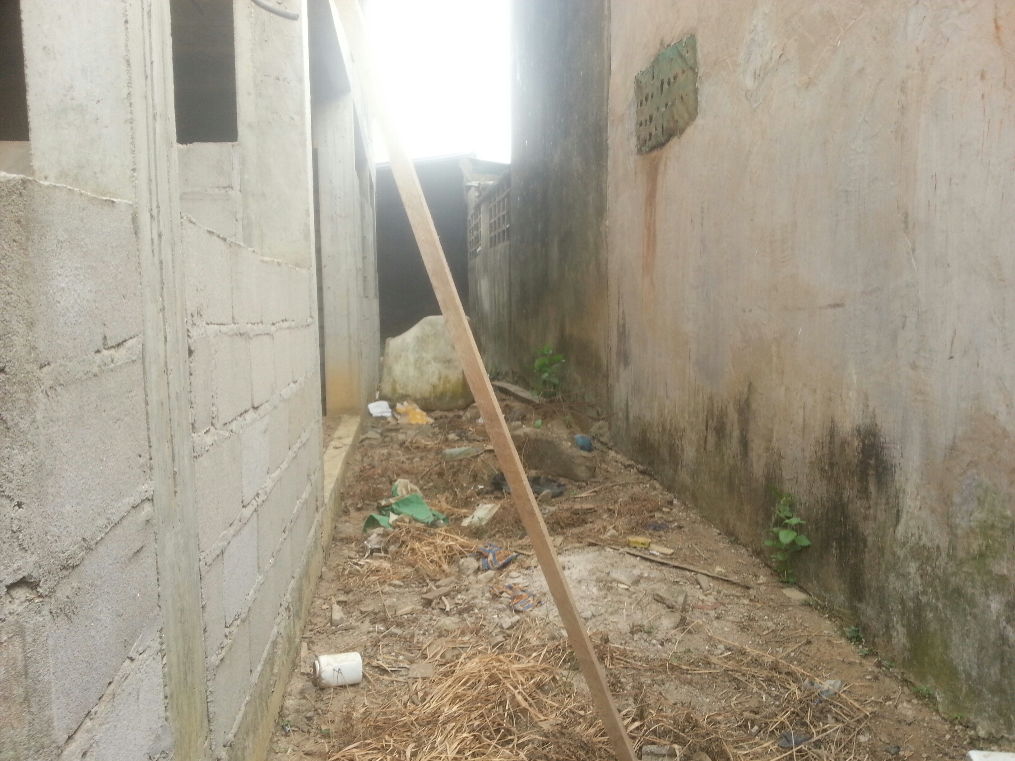 Duplex inachevé à vendre à DOUALA Cameroun