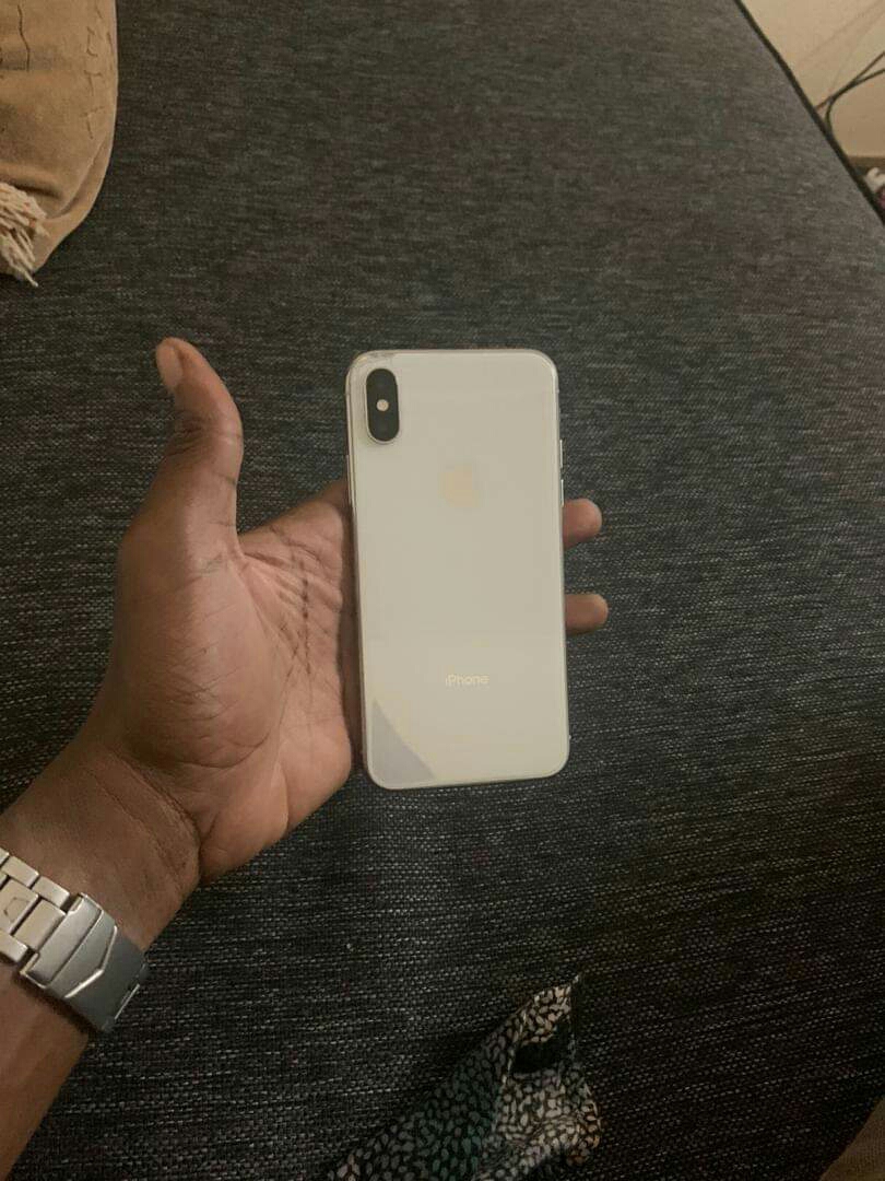 IPhone X64GigaSans Face IDÉ IPhone X64GigaSans Face IDÉ