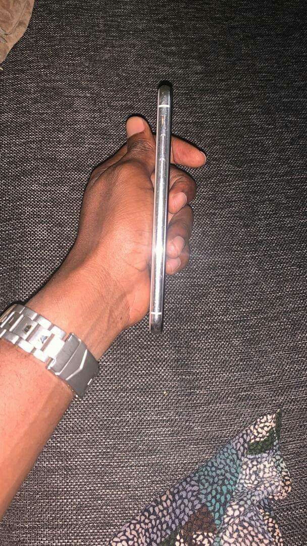 IPhone X64GigaSans Face IDÉ