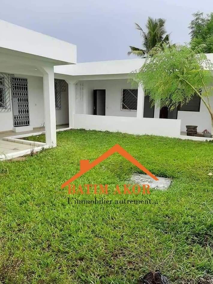 SPLENDIDE VILLA BASSE 5 PIÈCES HAUT STANDING EN LOCATION